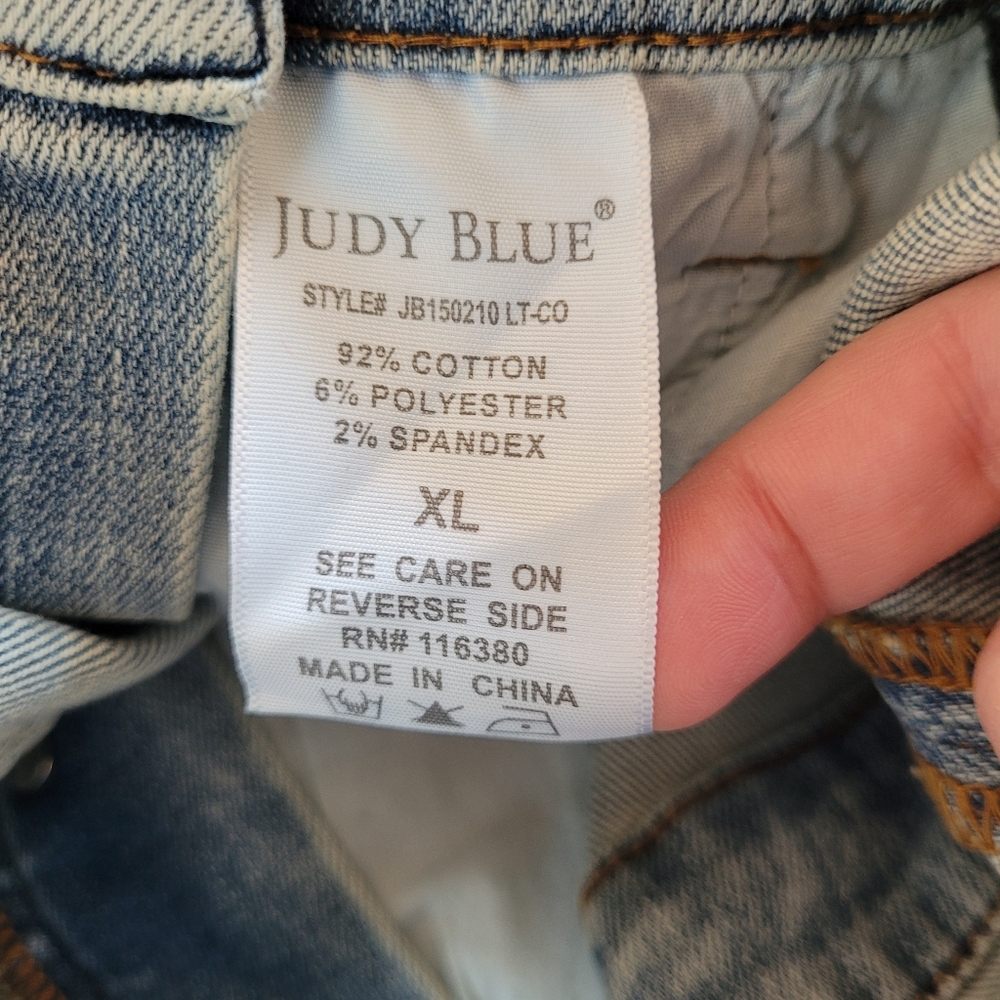 Judy Blue Light Wash Denim Short Overalls - Picture 6 of 15